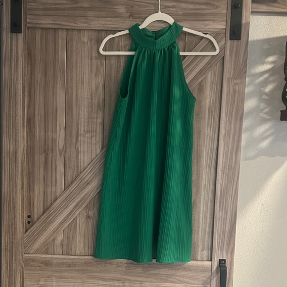 NWOT Elegant Green Women’s Halter Dress Size Small - Picture 1 of 5